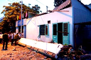 2 bà cháu bị tường nhà đè tử vong trong cơn giông