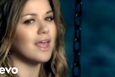 Kelly Clarkson - My Life Would Suck Without You