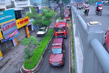 10 xe cứu hỏa dập tắt đám cháy tại thẩm mỹ viện 6 tầng