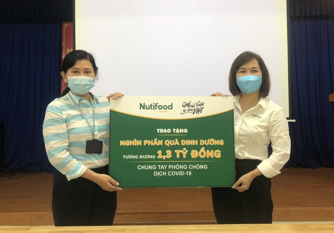 Nutifood và Ông Bầu trao tặng sản phẩm dinh dưỡng trị giá 1,3 tỷ đồng cho ngành Y tế tham gia chống dịch tại TP.HCM  - Ảnh 1.