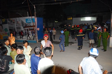 TPHCM: Cần cẩu công trình gãy ngang, đổ vào bệnh viện