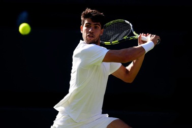 Alcaraz tiến vào bán kết Wimbledon, chạm trán Fritz