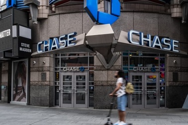 Các ngân hàng Mỹ đang “bơi trong tiền” giữa Covid-19