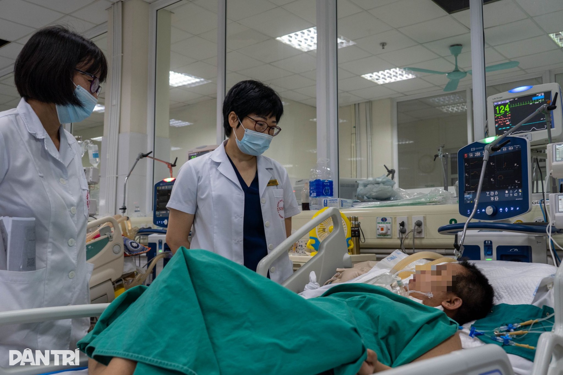 Tuyến cuối chữa sốt xuất huyết: Chạy đua cứu bệnh nhân cô đặc máu - 7 Tuyến cuối chữa sốt xuất huyết: Chạy đua cứu bệnh nhân cô đặc máu - 7