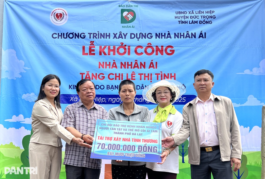 Người mẹ nghèo nuôi 3 con bệnh tật: “Căn nhà trong mơ đã thành hiện thực” - 2 Người mẹ nghèo nuôi 3 con bệnh tật: “Căn nhà trong mơ đã thành hiện thực” - 2