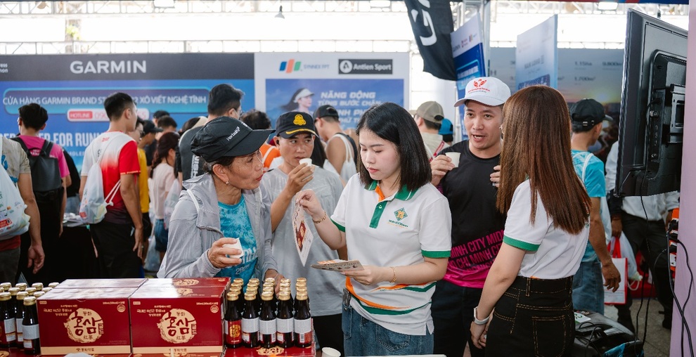 Nước uống hồng sâm Dongwha Red Ginseng Gold tiếp sức vận động viên chạy bộ - 1 Nước uống hồng sâm Dongwha Red Ginseng Gold tiếp sức vận động viên chạy bộ - 1