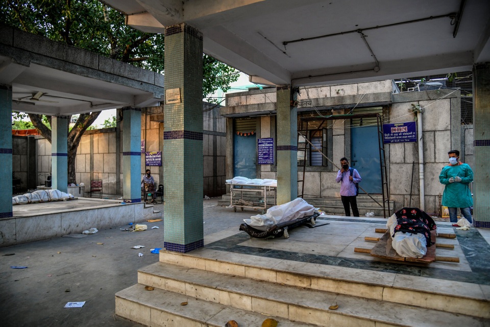 Báo động số người chết thực sự sau những giàn thiêu đỏ lửa ở Ấn Độ - 2 Báo động số người chết thực sự sau những giàn thiêu đỏ lửa ở Ấn Độ - 2