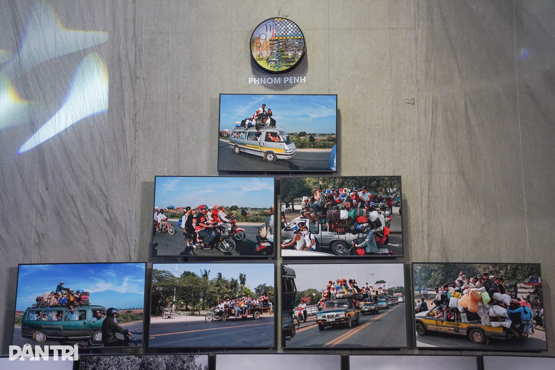 Chiêm ngưỡng các tác phẩm nhiếp ảnh độc đáo tại Biennale Photo Hanoi 2025 - 11