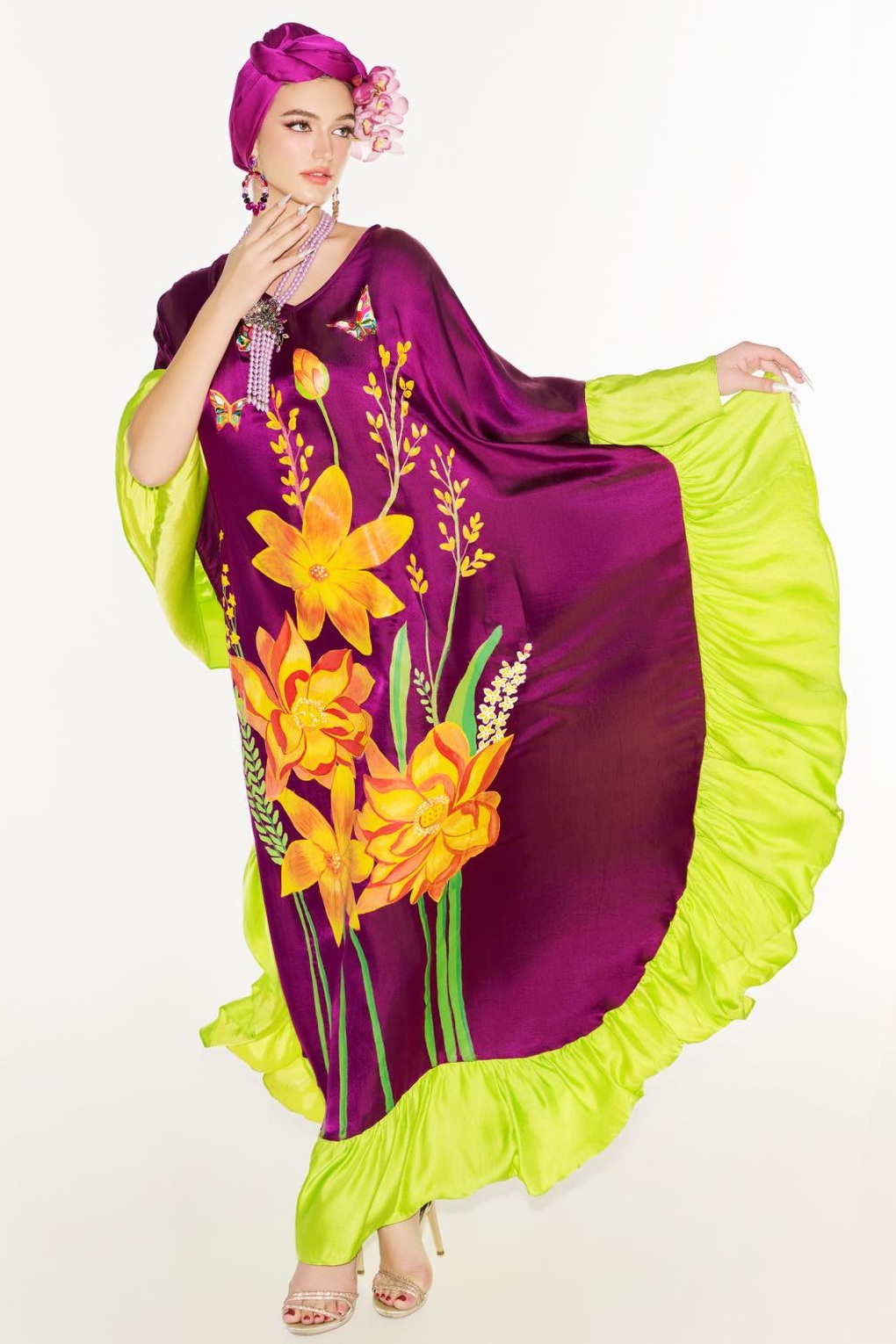 Top 4 Hoa hậu Trái đất 2023 diện thiết kế thời trang từ lụa Việt Nam - 4 Top 4 Hoa hậu Trái đất 2023 diện thiết kế thời trang từ lụa Việt Nam - 4