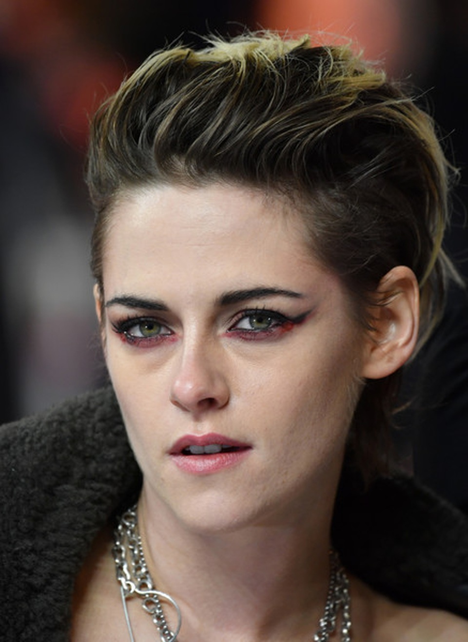 Kristen Stewart chuẩn men đi quảng bá phim mới - 1 Kristen Stewart chuẩn men đi quảng bá phim mới - 1