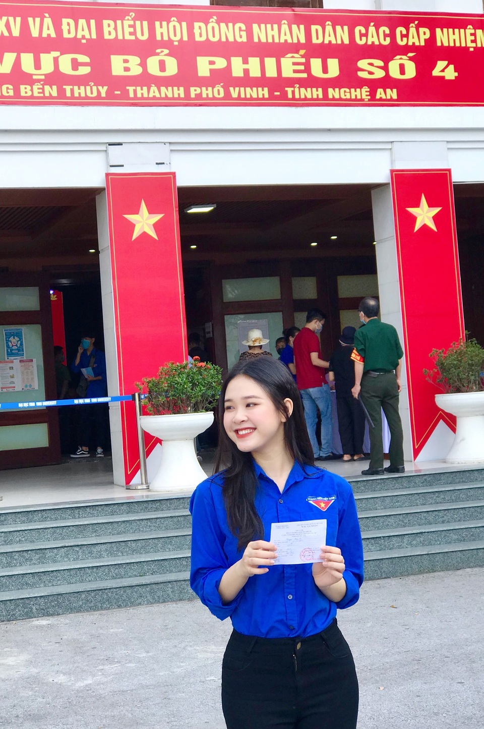 Á khôi Sinh viên Việt Nam tươi xinh trong màu áo Đoàn khi đi bầu cử - 2 Á khôi Sinh viên Việt Nam tươi xinh trong màu áo Đoàn khi đi bầu cử - 2