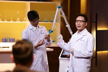 Cạn vốn hoạt động, hai nhà khoa học phải gõ cửa Shark Tank