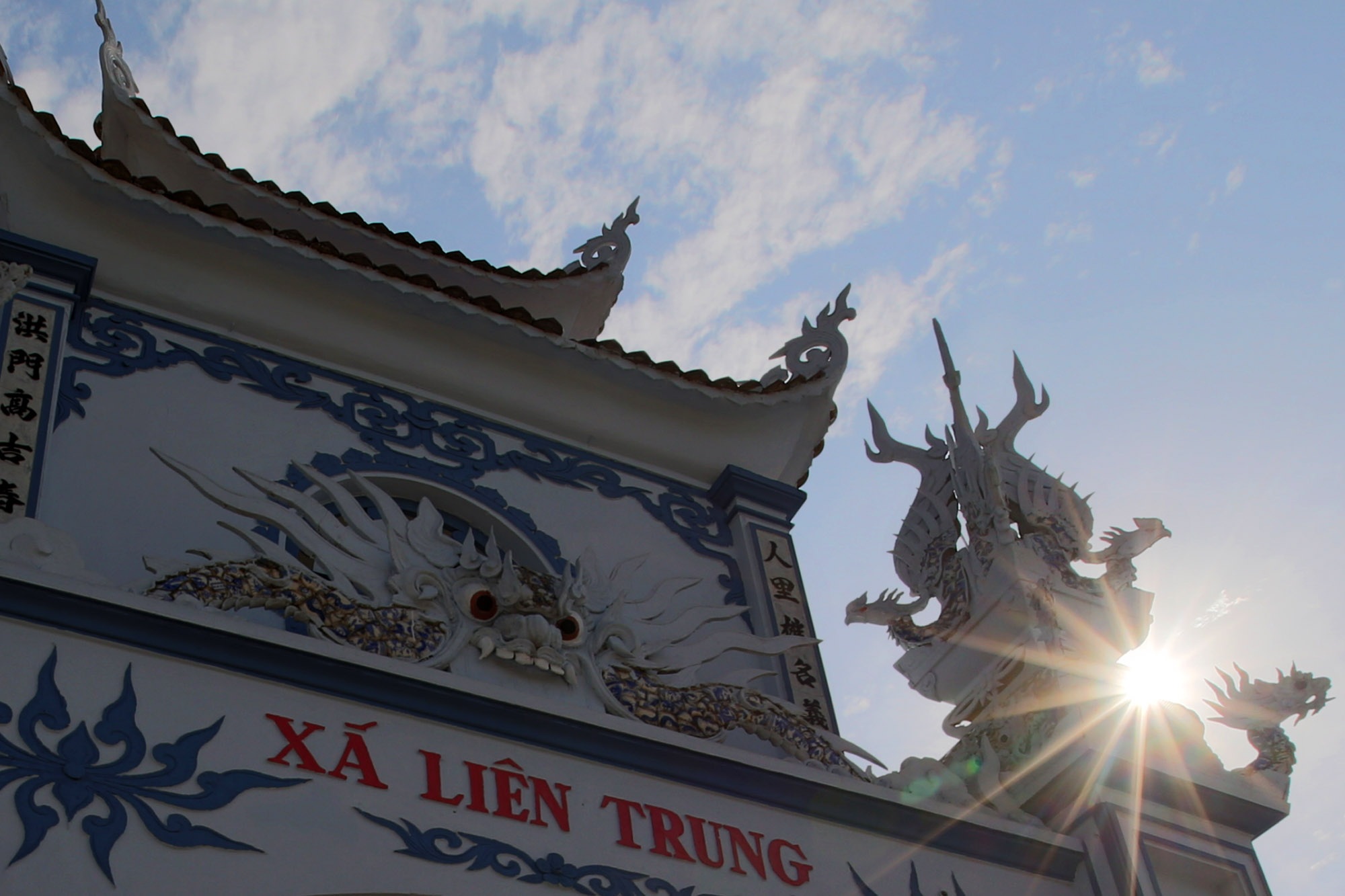 Vùng đất có nhiều cổng làng khủng - 3 Vùng đất có nhiều cổng làng khủng - 3