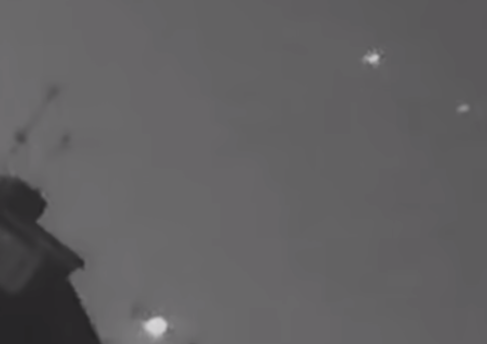 Hiếm hoi khoảnh khắc sét đánh trúng máy bay thương mại - 3