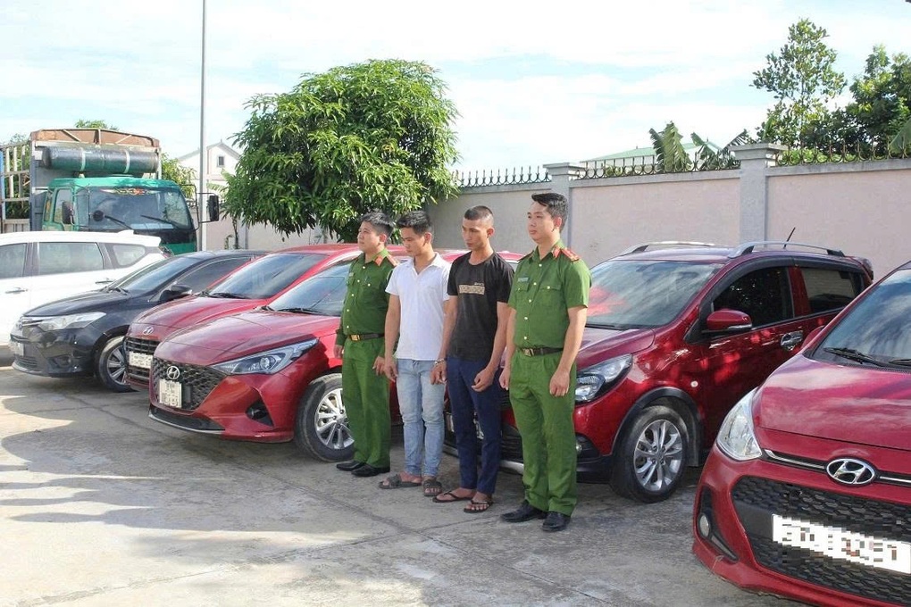 Cầm cố ô tô bằng giấy tờ giả, 2 đối tượng chiếm đoạt hơn 5 tỷ đồng - 2 Cầm cố ô tô bằng giấy tờ giả, 2 đối tượng chiếm đoạt hơn 5 tỷ đồng - 2