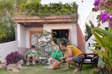 Độc đáo nhà 3 tầng không đổ sàn bê tông ở Bình Thuận, được báo Mỹ khen ngợi