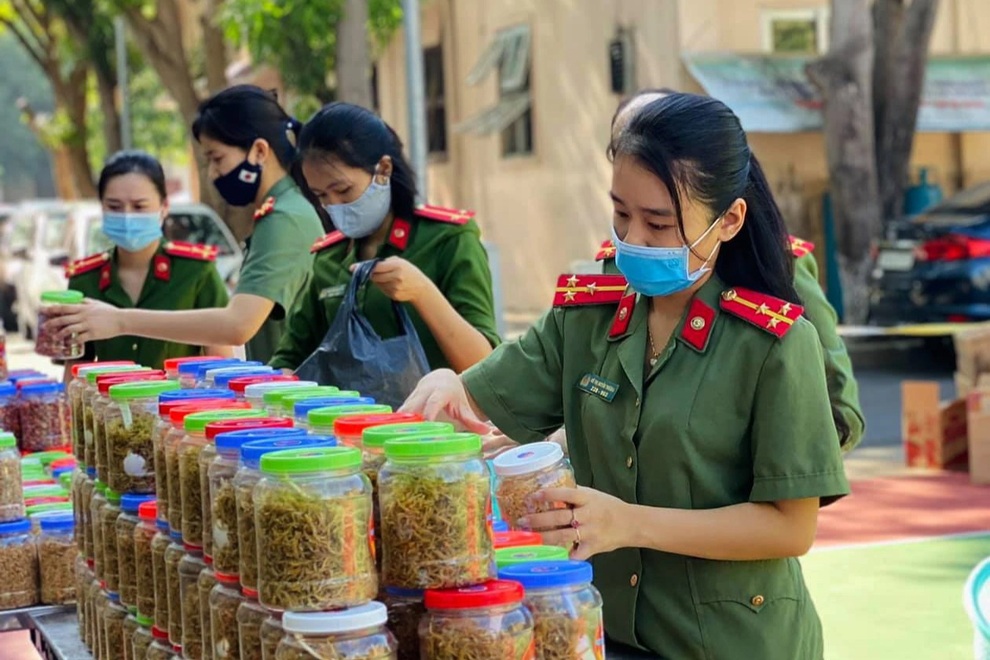 Thần tốc ủng hộ thành phố mang tên Bác đánh giặc Covid - 7 Thần tốc ủng hộ thành phố mang tên Bác đánh giặc Covid - 7