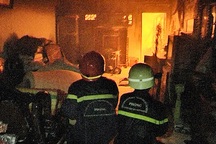 Cháy nhà 2 tầng, cả khu phố hoảng loạn