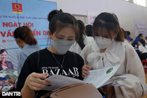 Sinh viên năm cuối "săn" việc tại các sàn tuyển dụng