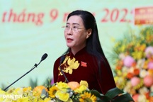 "Kiến tạo tương lai bằng tư duy đổi mới, vươn mình bằng sức mạnh đoàn kết"