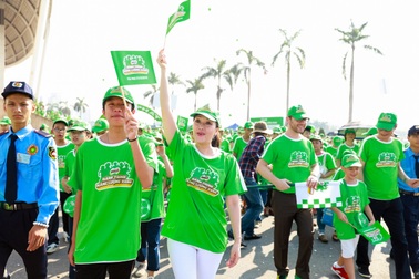 Gia đình Trần Lực, Vân Dung đi bộ đồng hành cùng 10 ngàn người