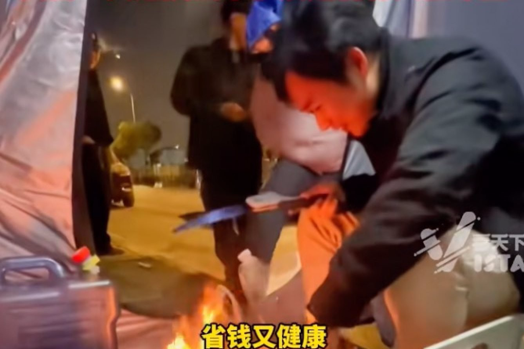 Chàng trai Trung Quốc sống trong ô tô để tiết kiệm tiền thuê nhà - 2 Chàng trai Trung Quốc sống trong ô tô để tiết kiệm tiền thuê nhà - 2