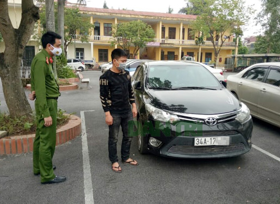 Khởi tố đối tượng cướp máy đo thân nhiệt của chốt phòng dịch - 1 Khởi tố đối tượng cướp máy đo thân nhiệt của chốt phòng dịch - 1