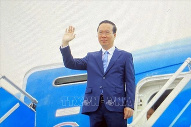 Chủ tịch nước lên đường tham dự Lễ đăng quang của Nhà vua Anh Charles III