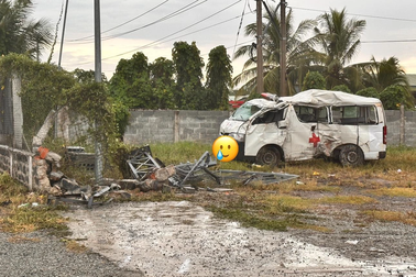 Xe cứu thương lao vào nhà dân, bệnh nhân tử vong