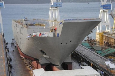 Hải quân Úc nhận tàu đổ bộ mang trực thăng đầu tiên