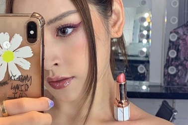 Các cô gái, hãy thử trào lưu đặt thỏi son lên xương quai xanh như Chi Pu