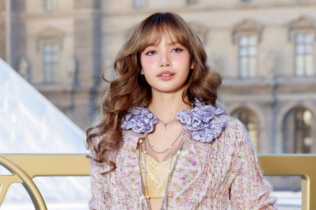 Lisa (Blackpink) xuất hiện quyến rũ tại Tuần lễ thời trang Paris