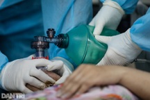 Nhiều bệnh nhân Covid-19 tại Hà Nội là người già, bệnh nền... đang trở nặng