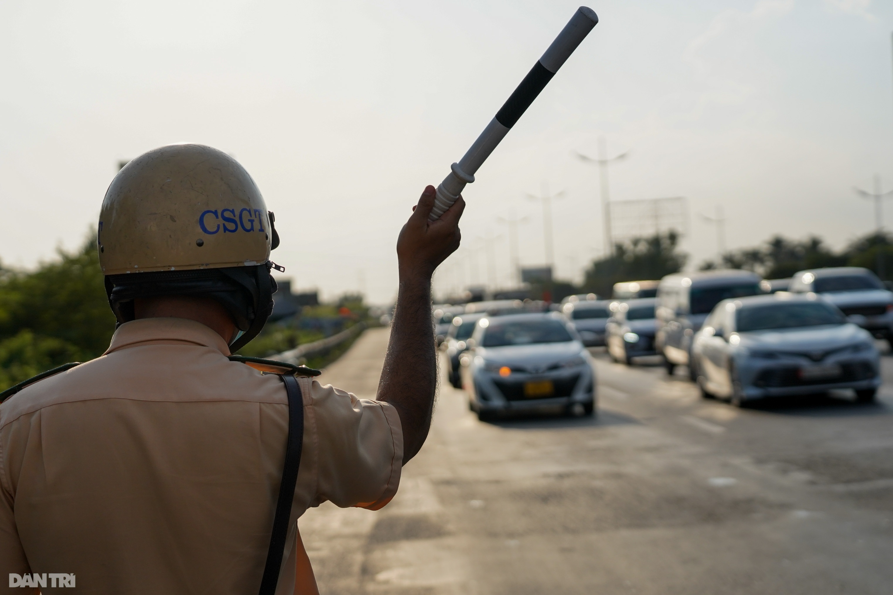 Người dân trở lại TPHCM, kẹt xe hơn 2km tại trạm thu phí Chợ Đệm - 7 Người dân trở lại TPHCM, kẹt xe hơn 2km tại trạm thu phí Chợ Đệm - 7