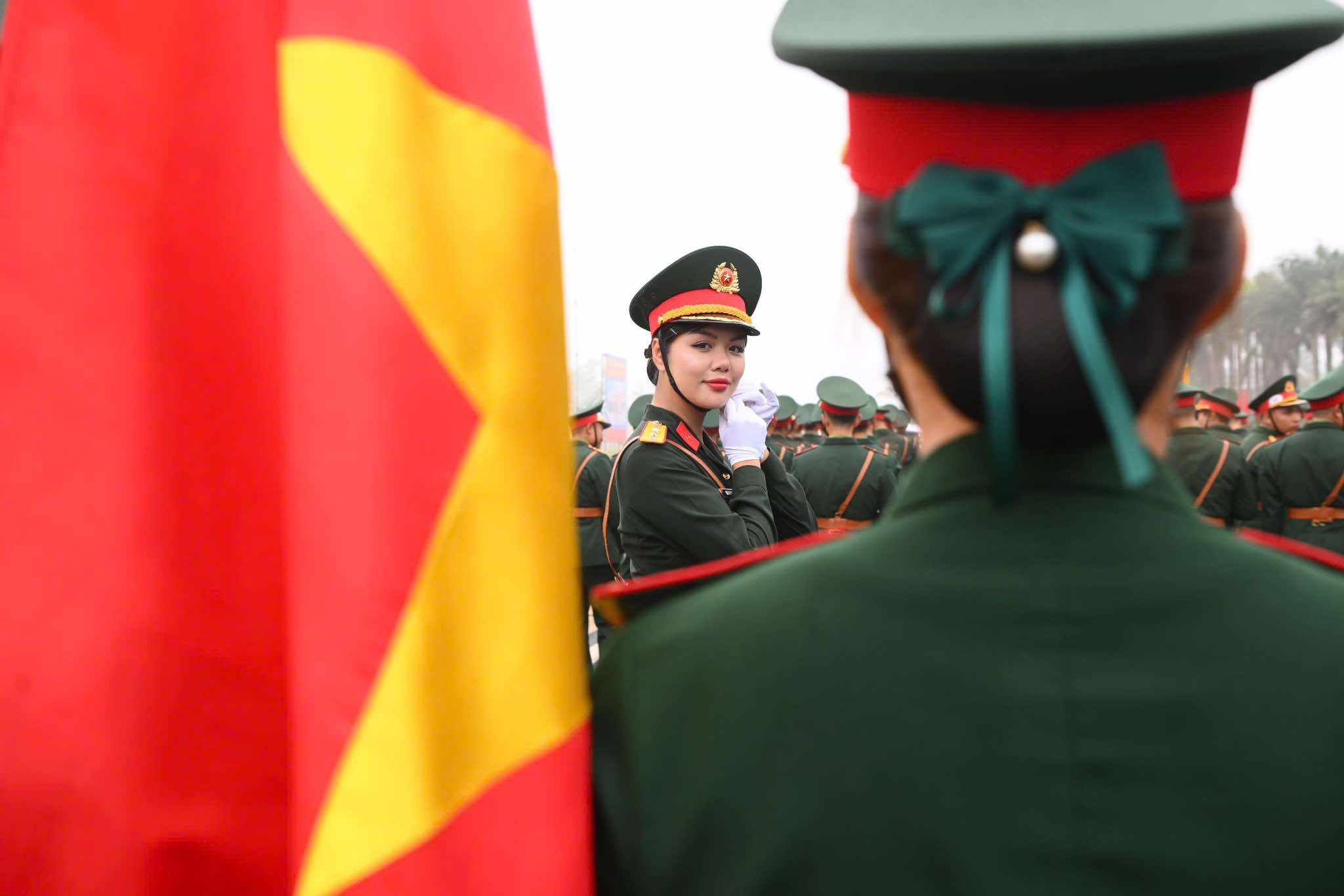 Nữ trung úy gây sốt khi diễu binh: Cao 1,73m, nhan sắc không thua hoa hậu - 4 Nữ trung úy gây sốt khi diễu binh: Cao 1,73m, nhan sắc không thua hoa hậu - 4