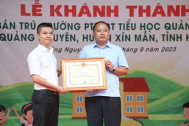 Chủ tịch tỉnh Hà Giang tặng bằng khen báo Dân trí và Tổng biên tập