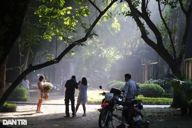 Hà Nội trong nhịp điệu nắng thu rực rỡ