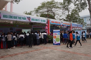 Hàng nghìn học sinh dự tư vấn Tuyển sinh năm 2017 trường ĐH Nông lâm Bắc Giang