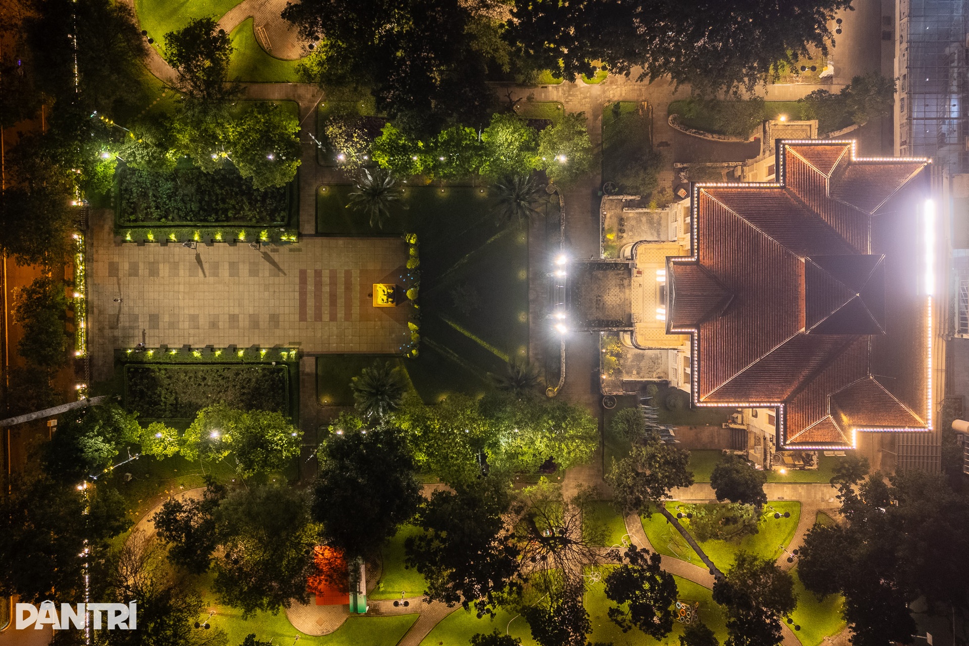 Sáu công trình kiến trúc ở TPHCM lung linh với hệ thống chiếu sáng 50 tỷ - 15 Sáu công trình kiến trúc ở TPHCM lung linh với hệ thống chiếu sáng 50 tỷ - 15