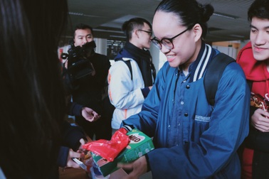 Chung tay trao Tết muộn yêu thương