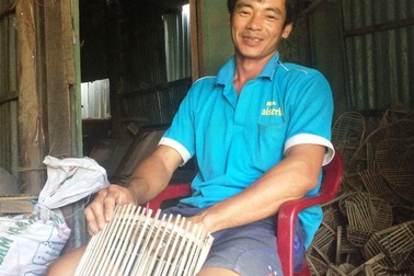 Lũ về sớm, người miền Tây tất bật "vào vụ" đánh bắt tôm, cá