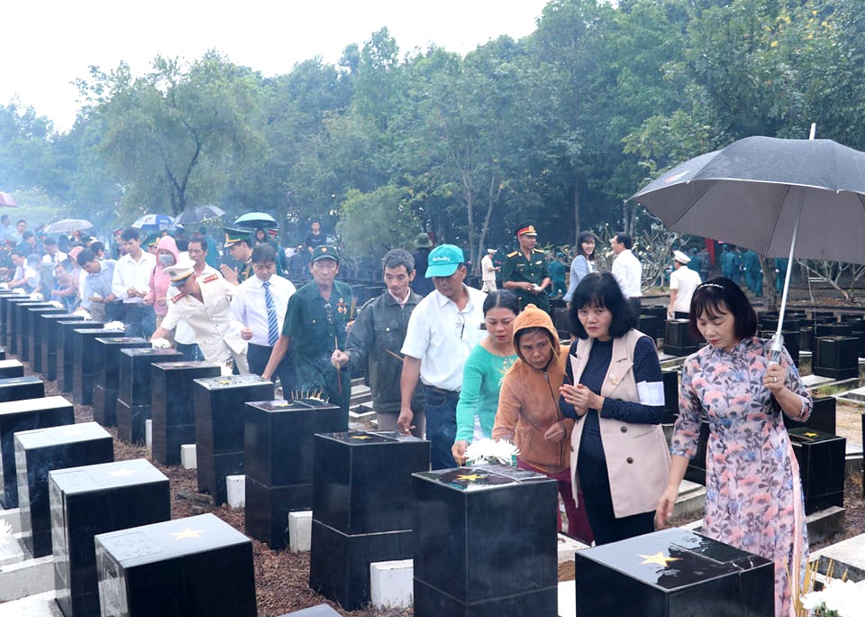 Truy điệu, an táng 58 hài cốt liệt sĩ - 5 Truy điệu, an táng 58 hài cốt liệt sĩ - 5