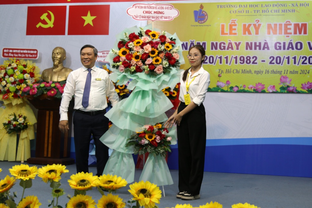Nhà giáo ngành lao động phía Nam gặp mặt nhân ngày 20/11 - 2 Nhà giáo ngành lao động phía Nam gặp mặt nhân ngày 20/11 - 2