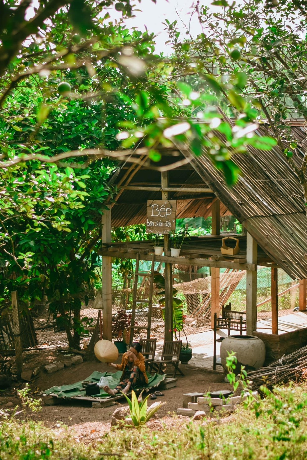 Bỏ phố về quê, hai chàng trai bán tài sản xây căn bếp hút triệu lượt xem - 5