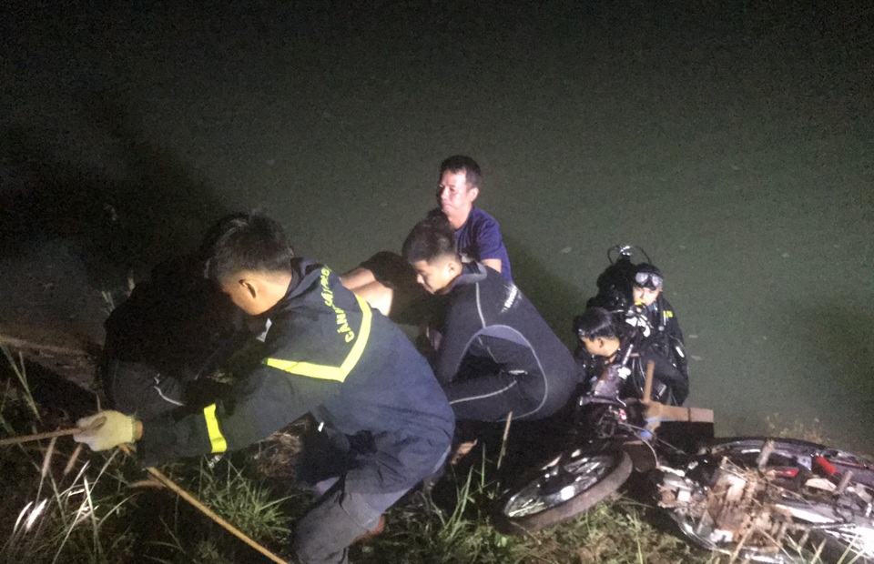Người đàn ông nghi nhảy kênh tự vẫn vào ngày đầu năm - 1 Người đàn ông nghi nhảy kênh tự vẫn vào ngày đầu năm - 1