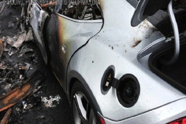 Xe hybrid bốc cháy khi gặp nước mặn?