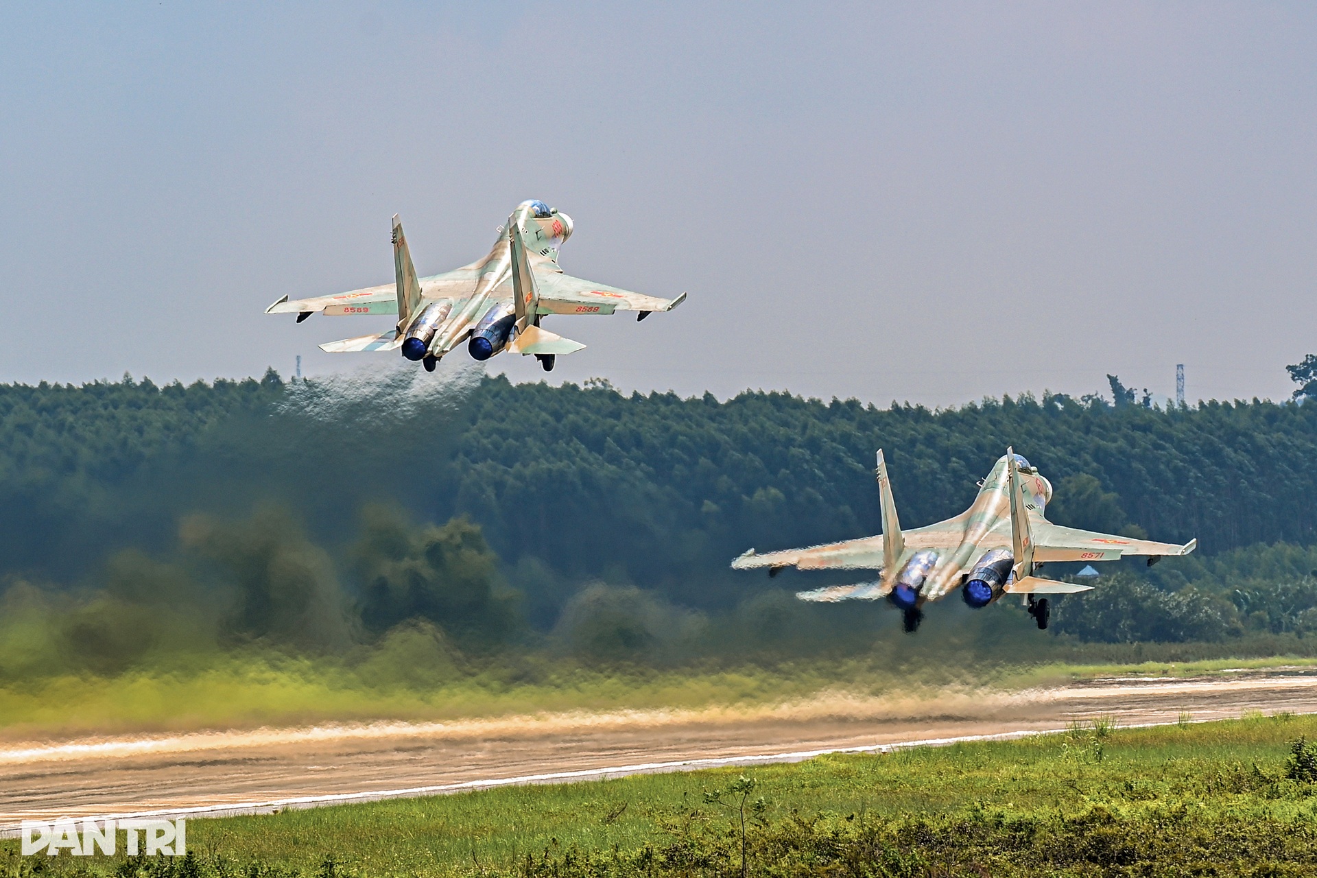 Những đảng viên bay giữa trời vinh quang - 2 Những đảng viên bay giữa trời vinh quang - 2