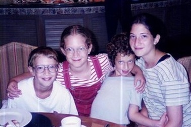 CEO Facebook khoe ảnh tuổi thơ nhân dịp đón “tin vui” lần thứ 2