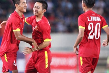 Thắng đậm Brunei, U19 Việt Nam lên ngôi đầu bảng G