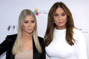 Sophia Hutchins và Caitlyn Jenner dự sự kiện